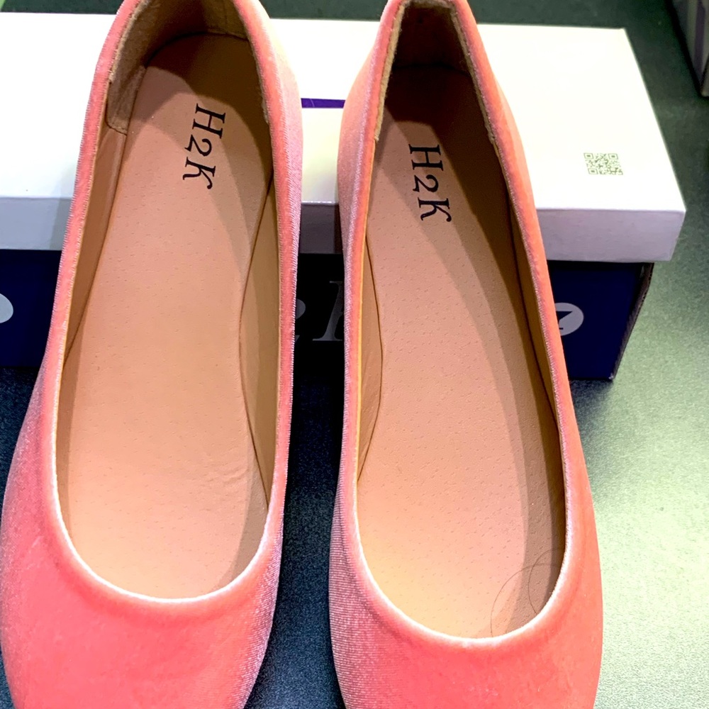 Brand new velvet flats. Adorable and versatile